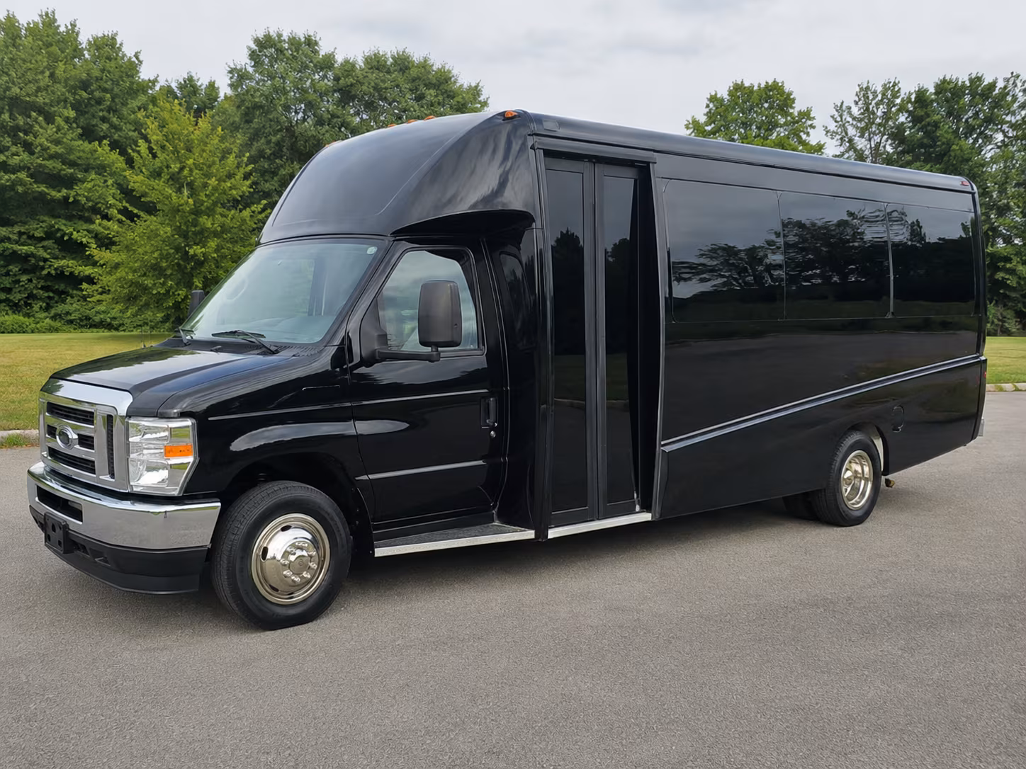 gallatin charter bus service for corporate events in gallatin