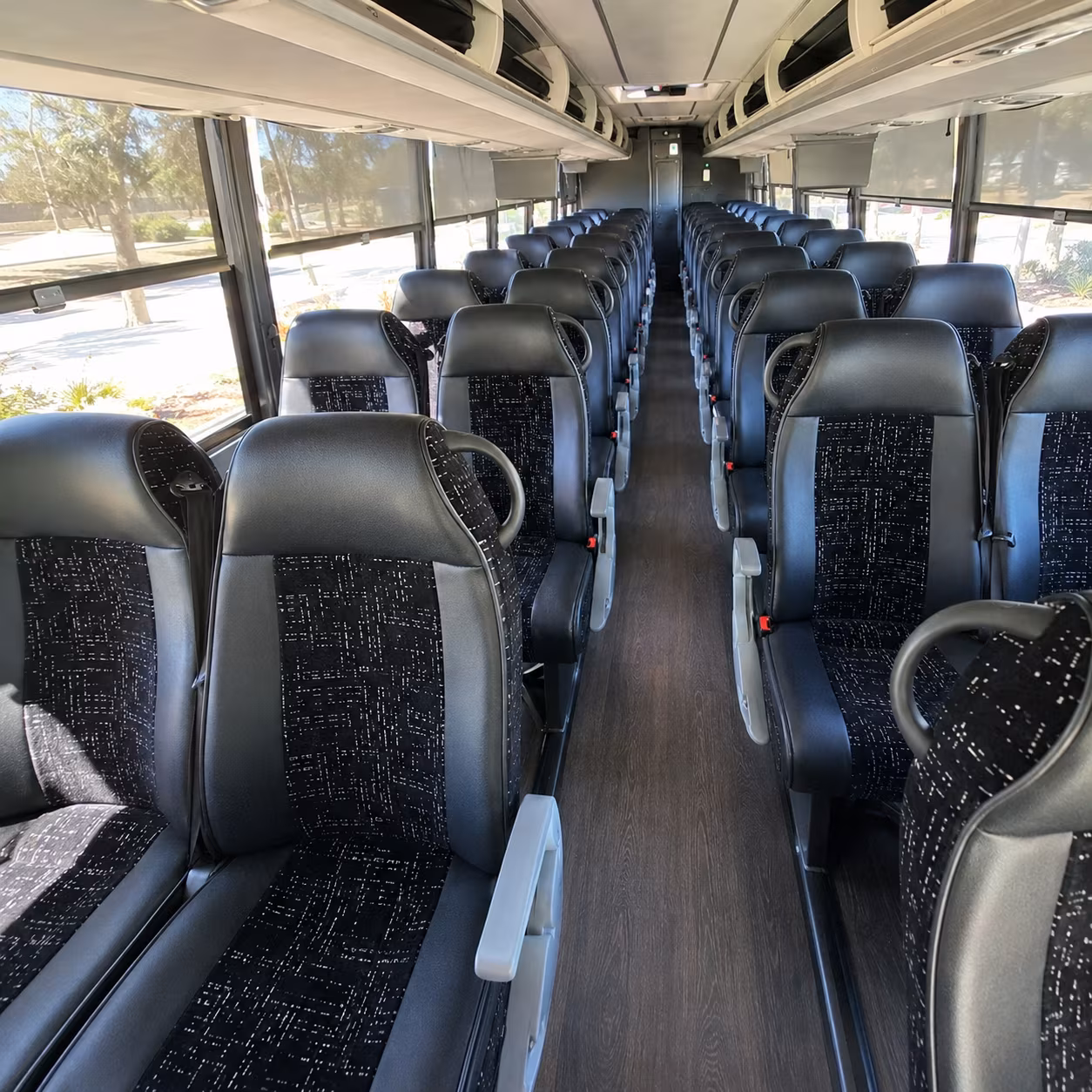 hendersonvillecharterbuscompany com can help you find airport transfers to bna for any size group