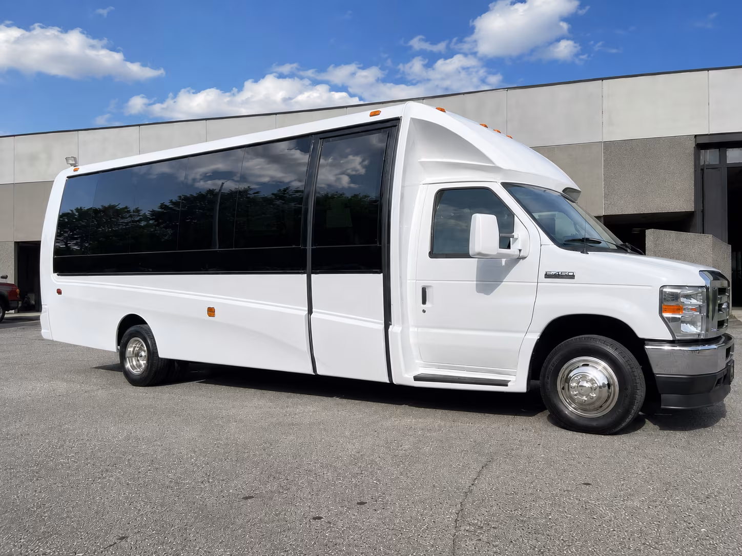 hendersonvillecharterbuscompany com makes it easy to ride to bridgestone arena for predators games all season long