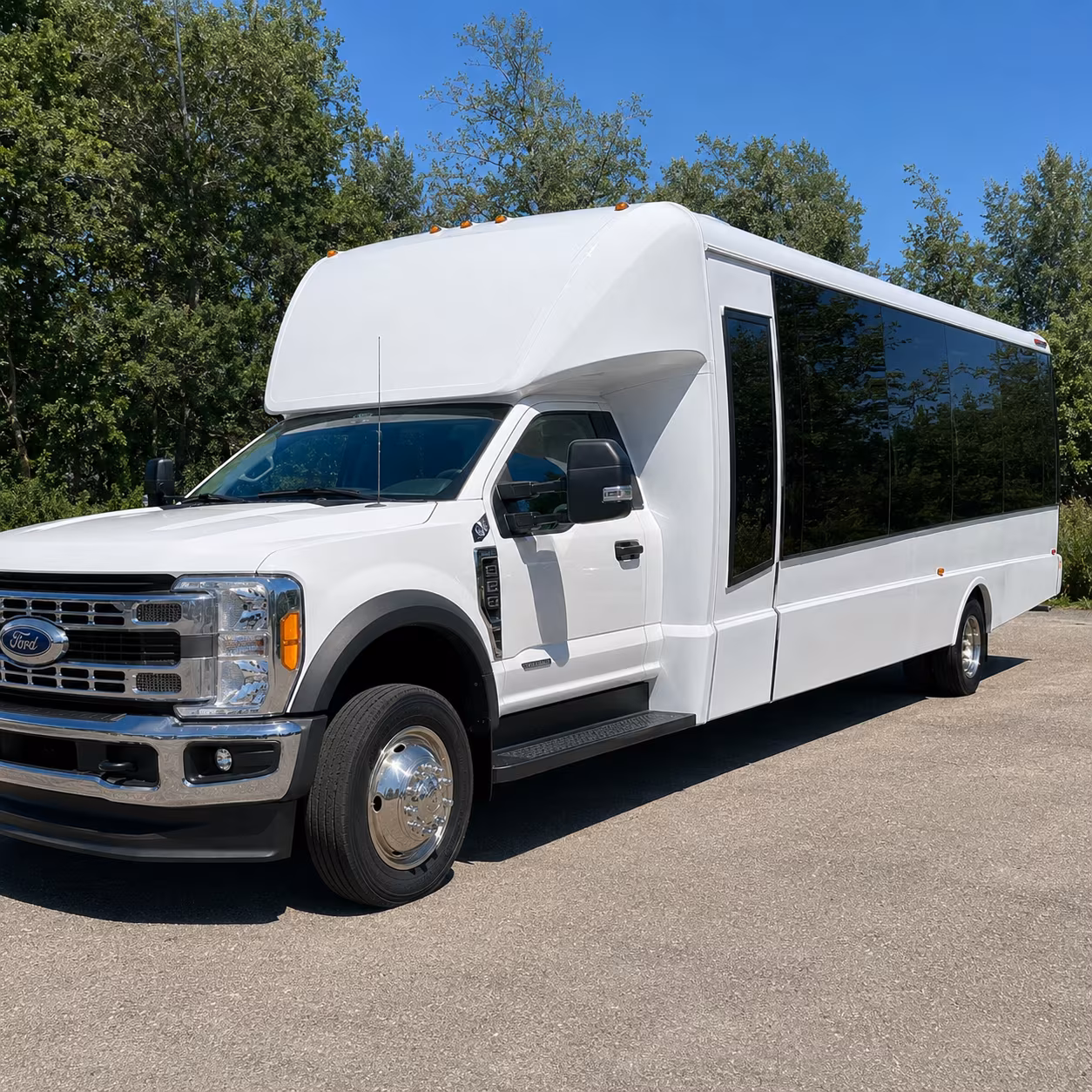 how the type of bus changes the price in hendersonville tennessee
