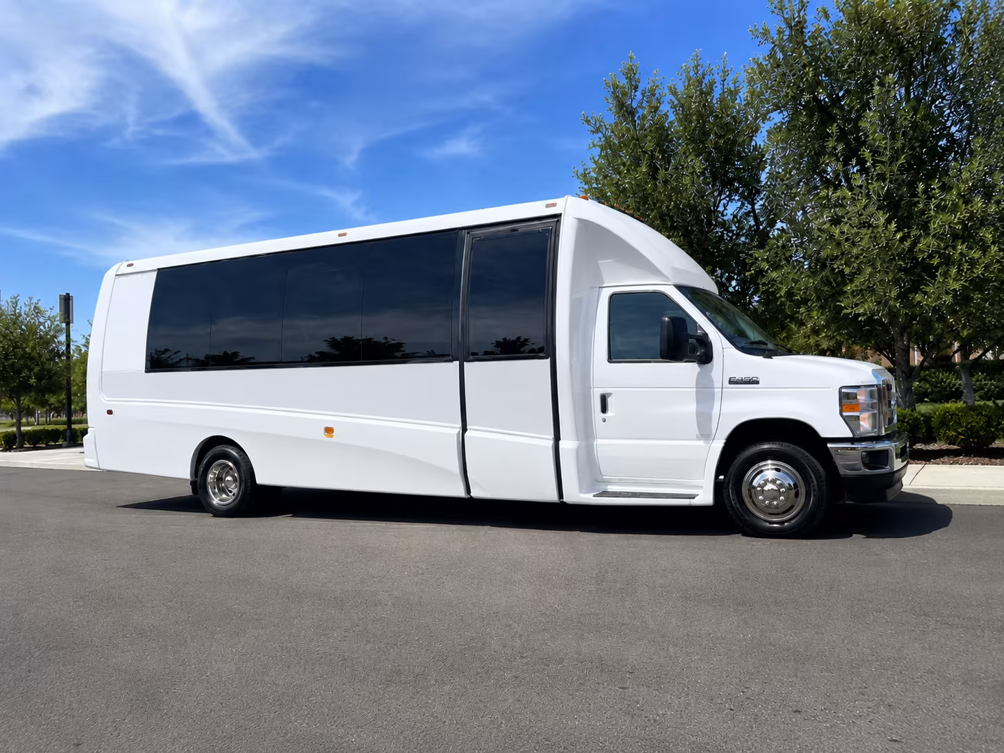 let hendersonvillecharterbuscompany com help you find the right bus for venues on drakes creek road