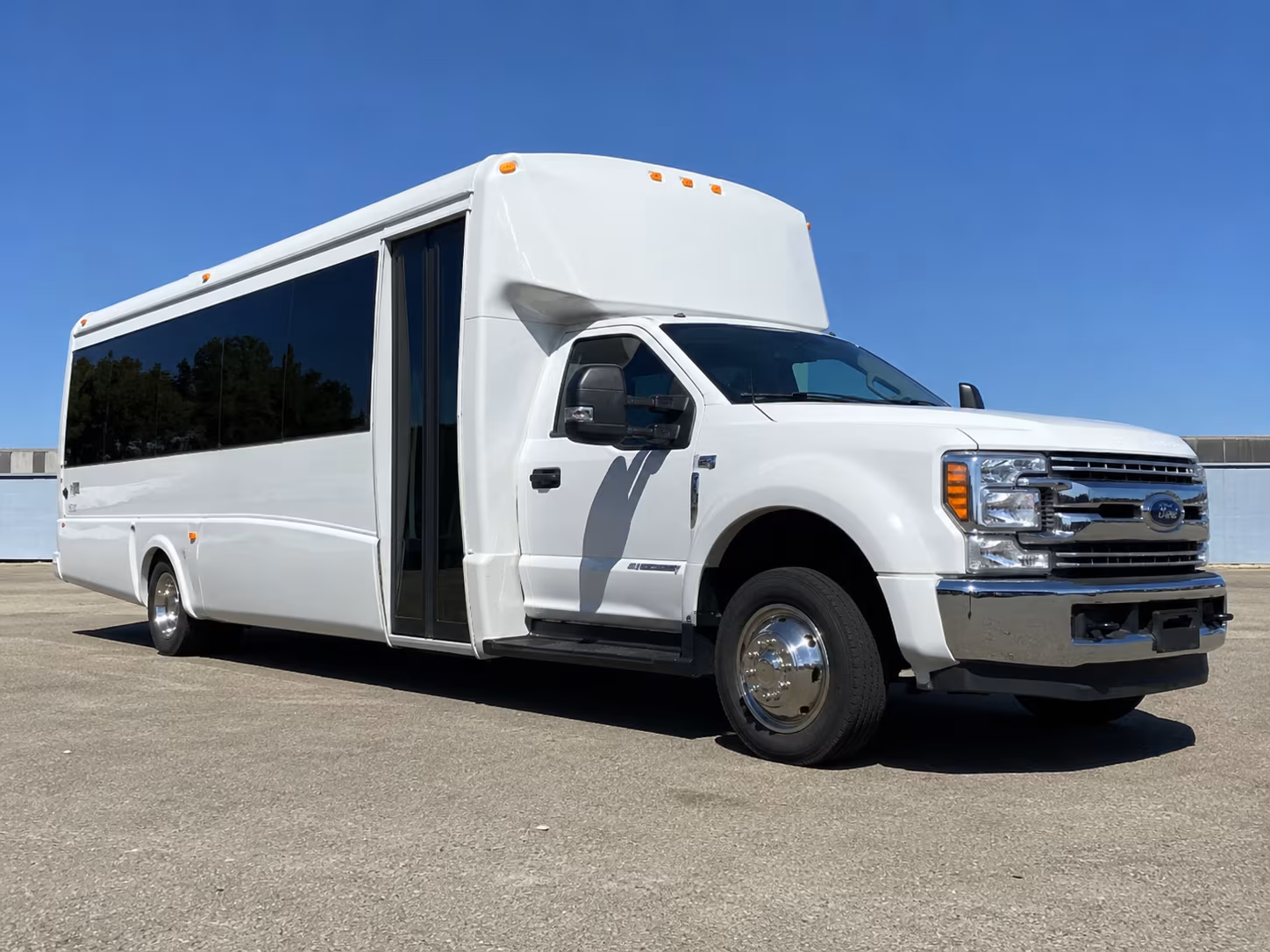 murfreesboro employee charter buses for small teams and large workforces